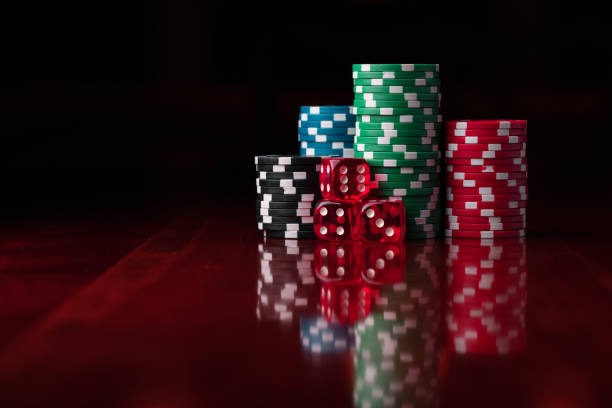 Antarmuka aplikasi pendekarqq menampilkan permainan slot dan menu live dealer