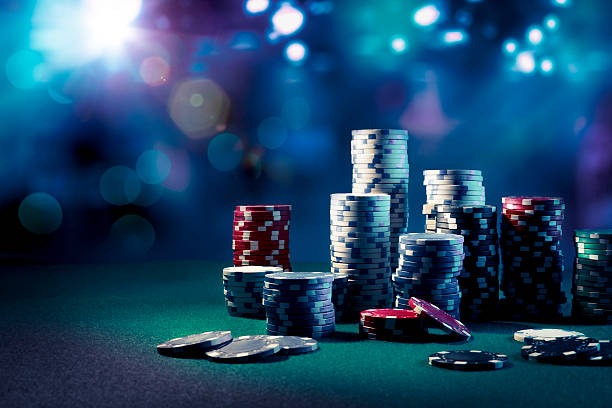Studio live dealer dengan multi-kamera menampilkan meja baccarat di pendekarqq